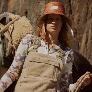 NWT Free People Movement Bucket List Reversible Sherpa Bucket Hat in Peach